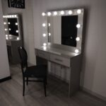 table de maquillage gris