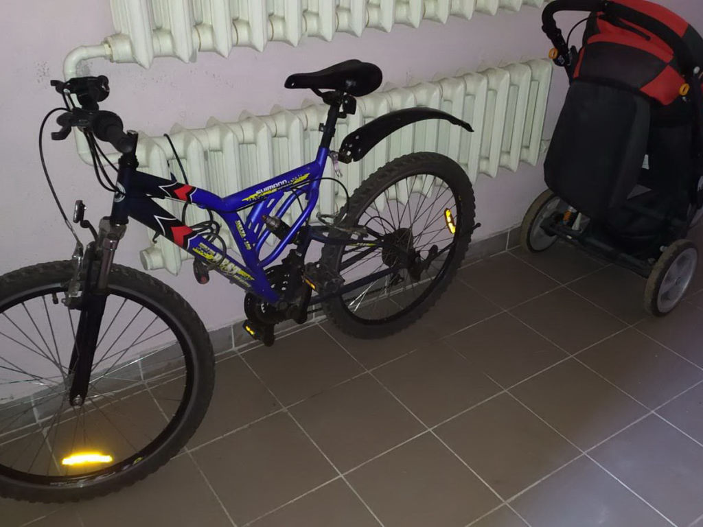 how to store a bike in the stairwell