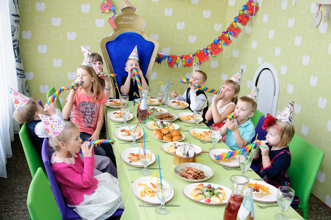 how to decorate a room for a child's birthday