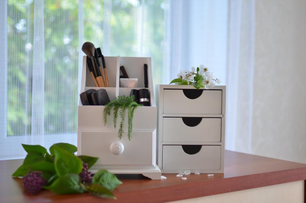 chest of drawers for cosmetics