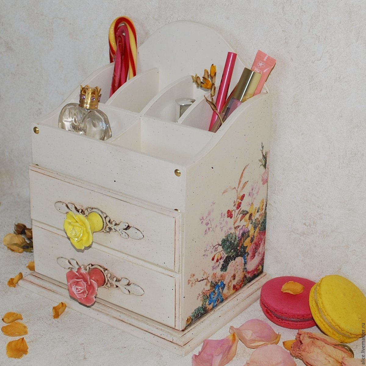 commode pour cosmétiques avec serviettage