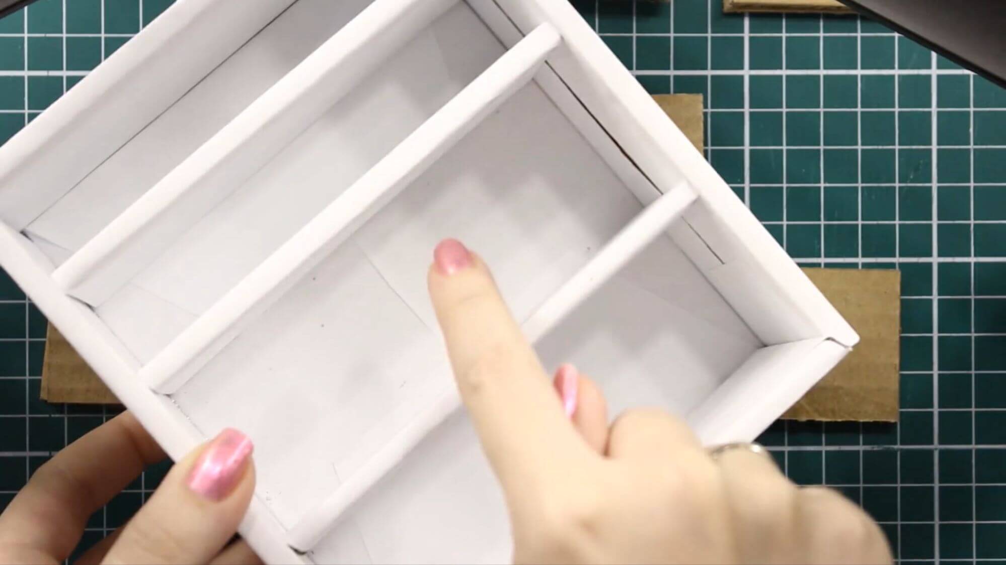 do-it-yourself cardboard chest of drawers