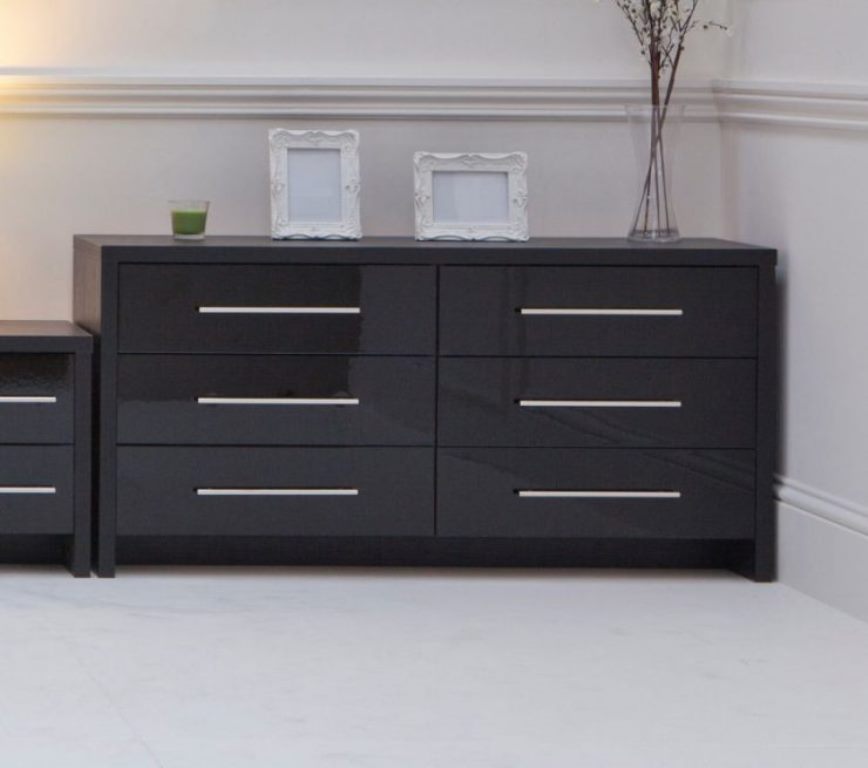 modern chest of drawers in the bedroom