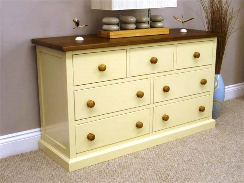 light chest of drawers in the bedroom