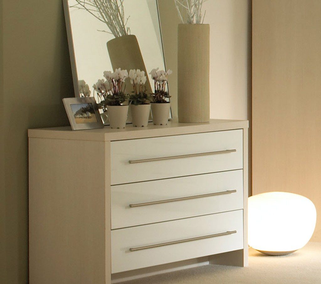 light chest of drawers in the bedroom