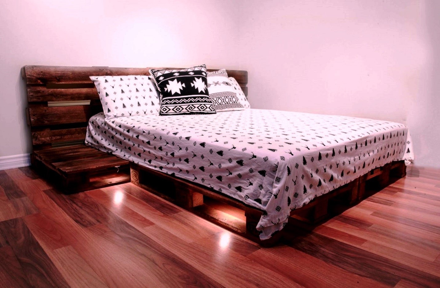 do-it-yourself pallet bed