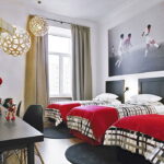 beds for three children decor photo