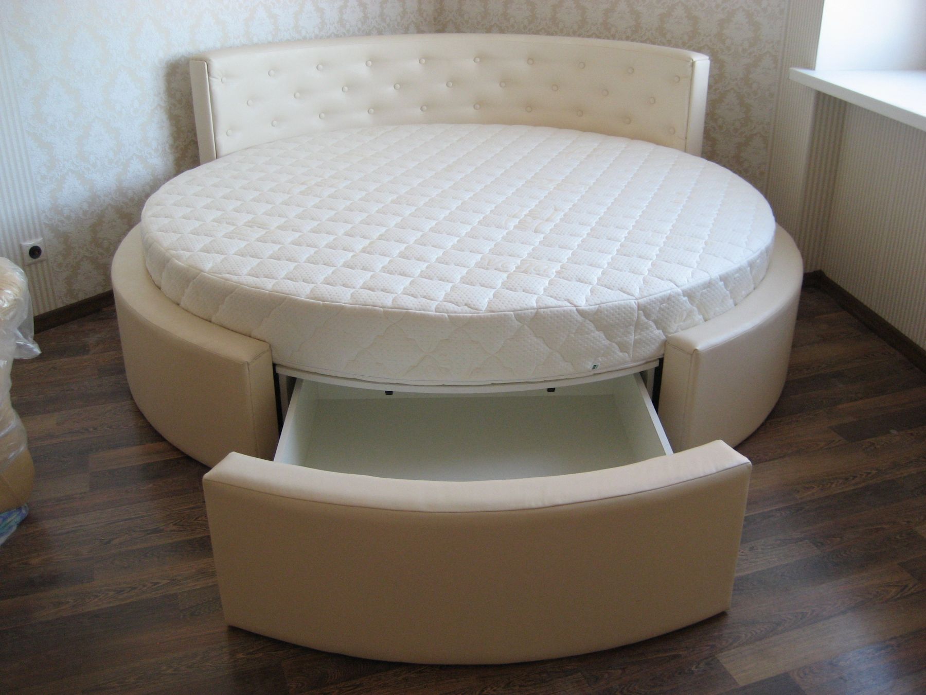 large diameter bed