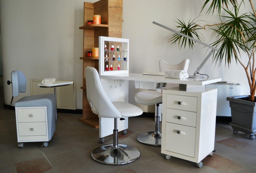 manicure table ideas