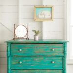 meuble vieillissant turquoise