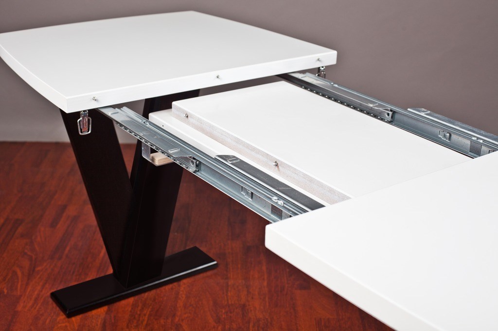 sliding table mechanism