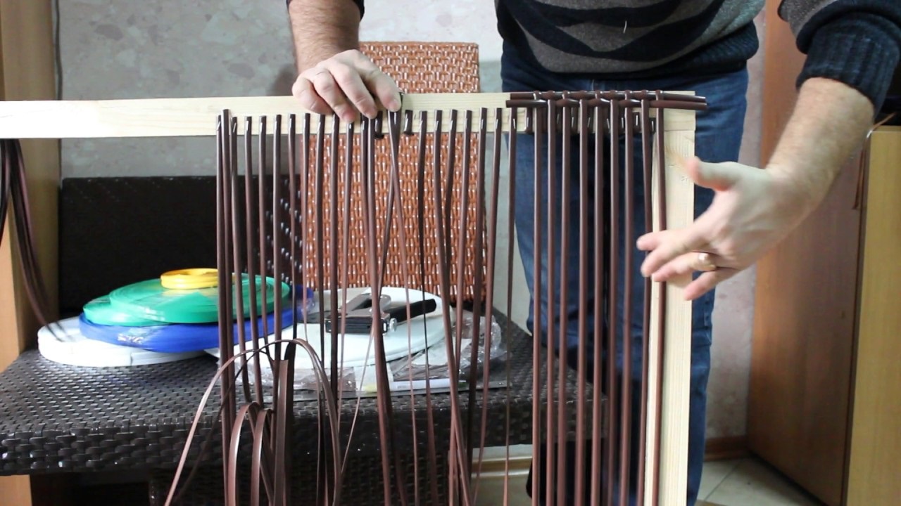 weaving a table from a vine