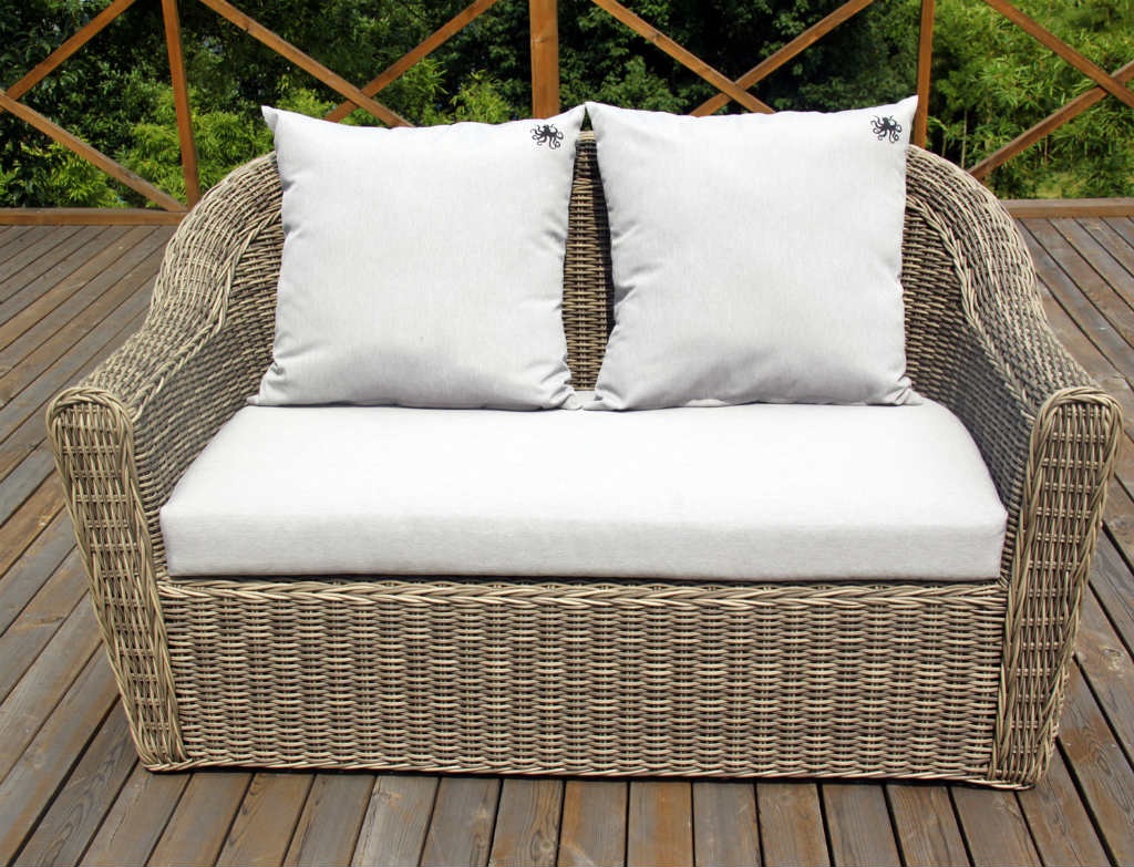 the advantages of wicker furniture