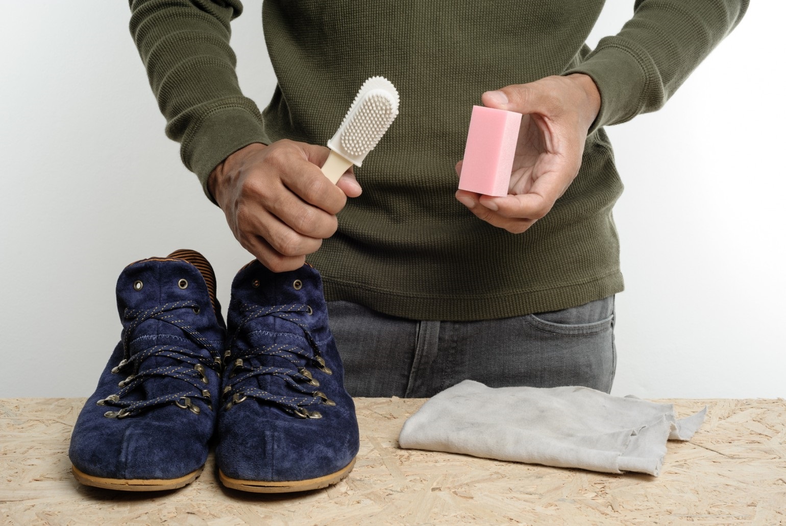 painting suede shoes with liquid paint