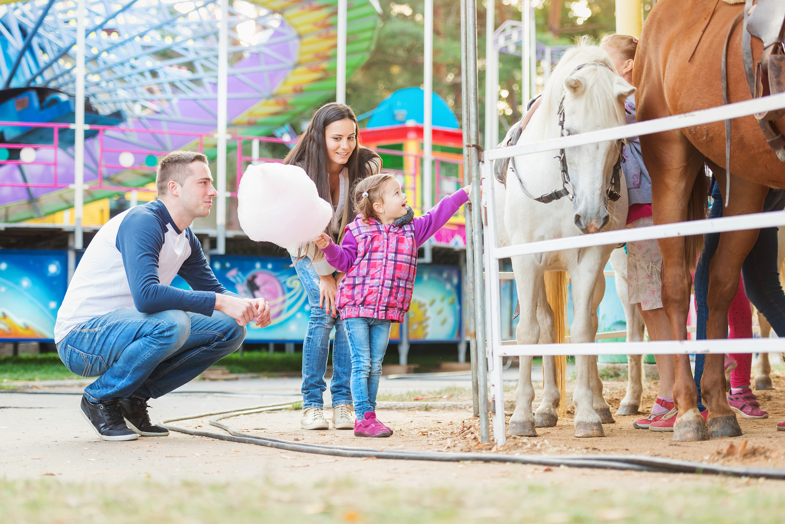 une promenade avec un enfant dans le parc