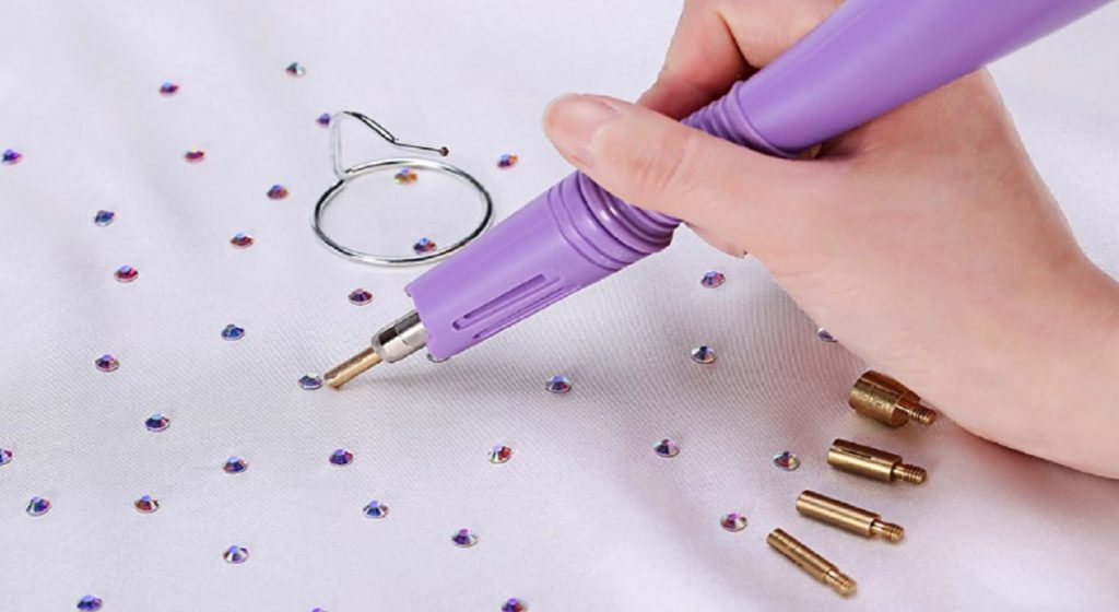 warm up the rhinestone applicator