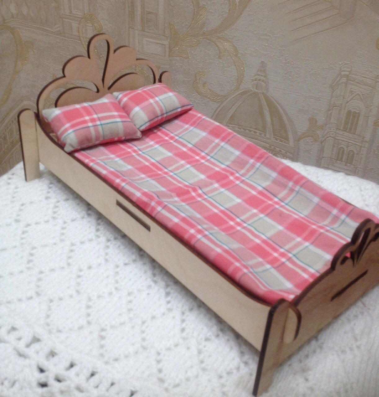 a bed from an ordinary cardboard box