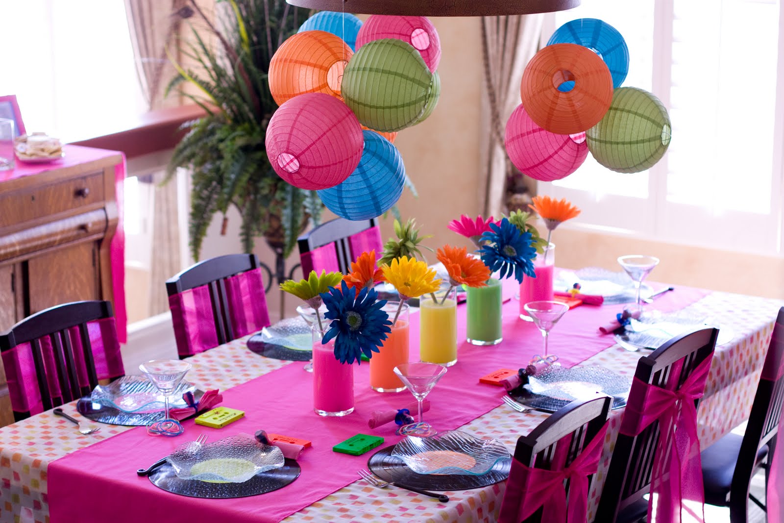 réglage de la table pour la fête des enfants