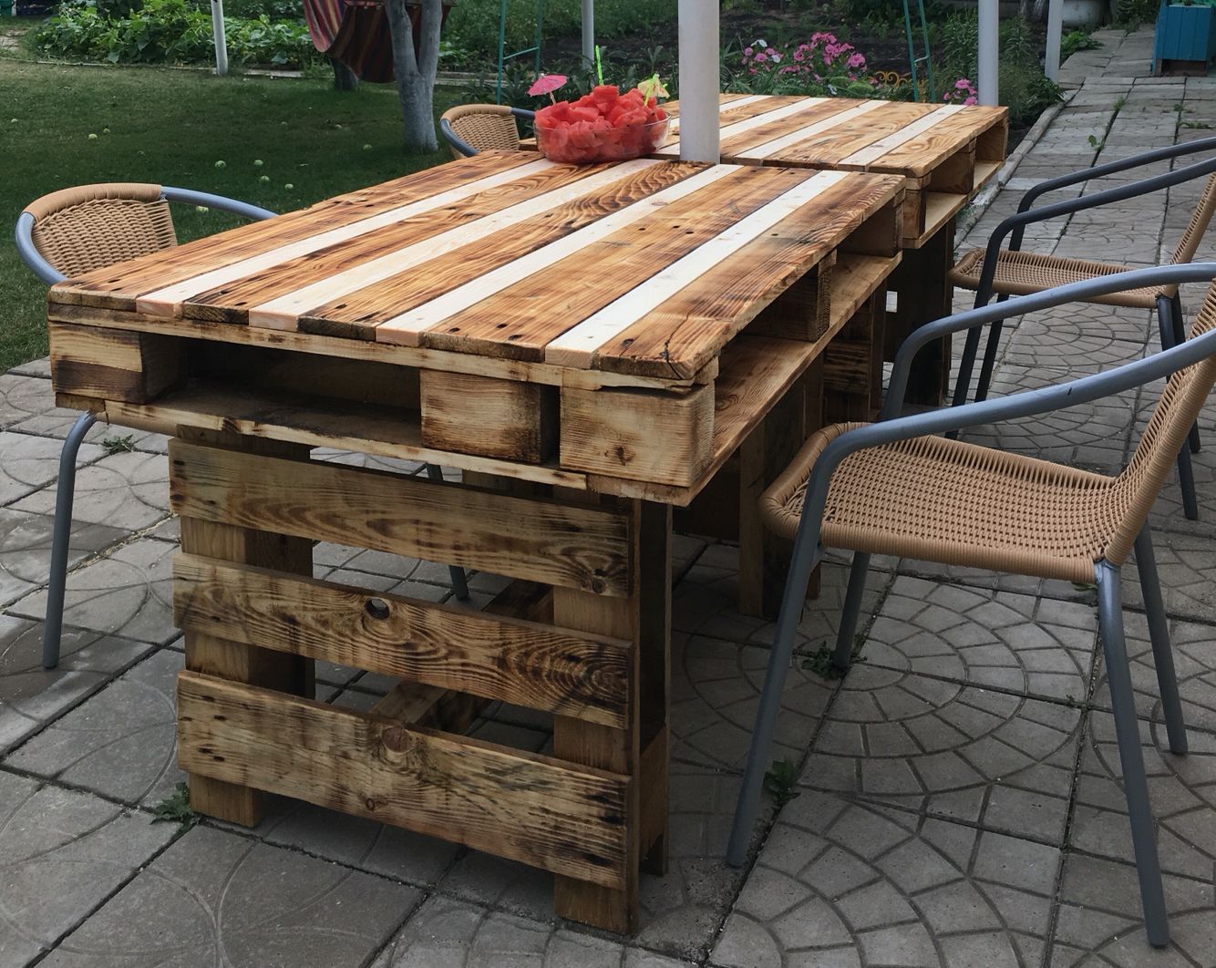 pallet table photo