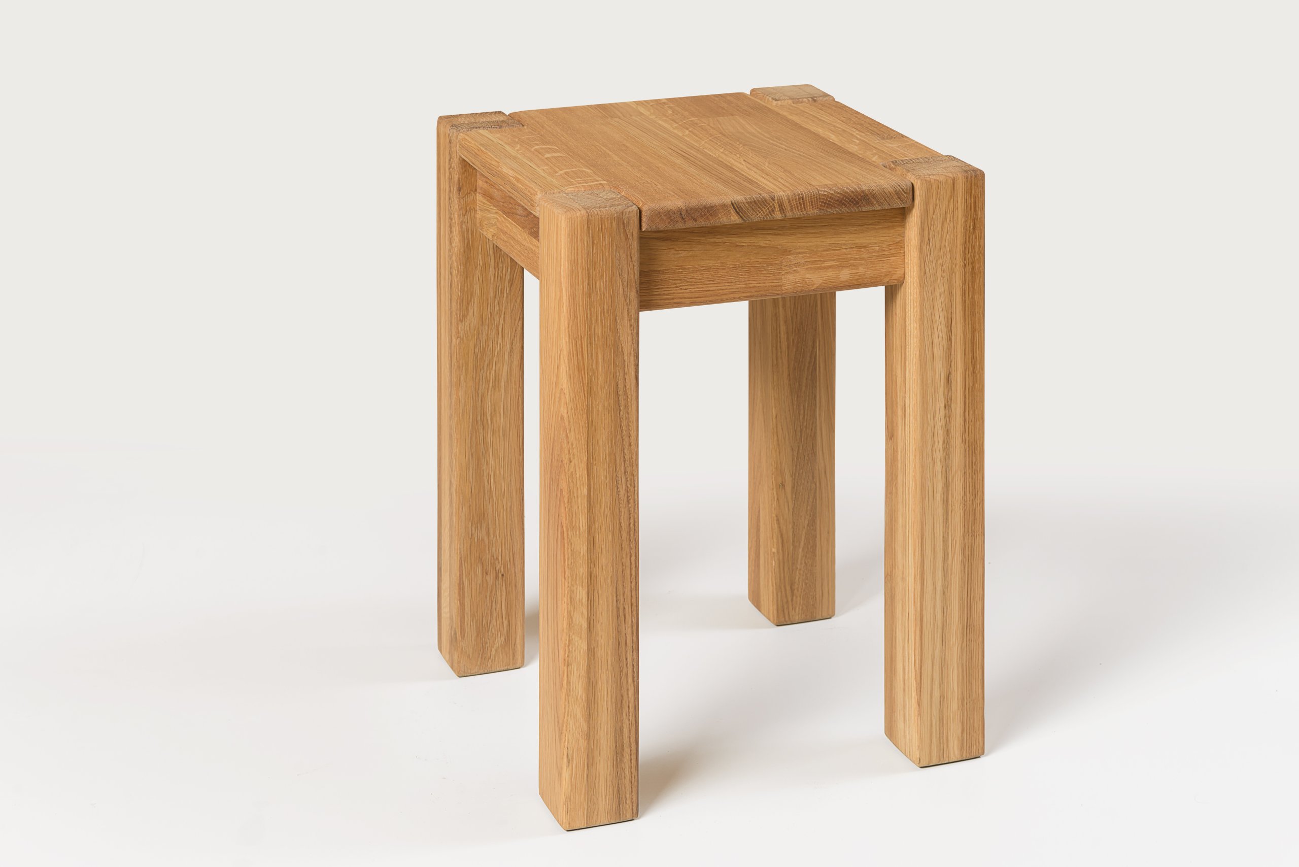 tabouret en bois massif