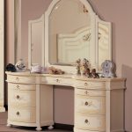 dressing table with two dressers