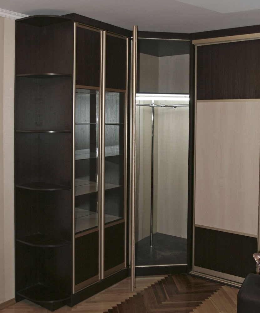 five-wall built-in wardrobe