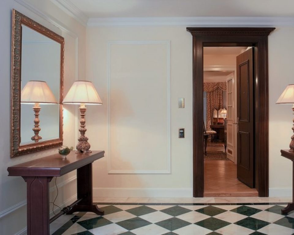 mirror in the hallway according to feng shui photo design