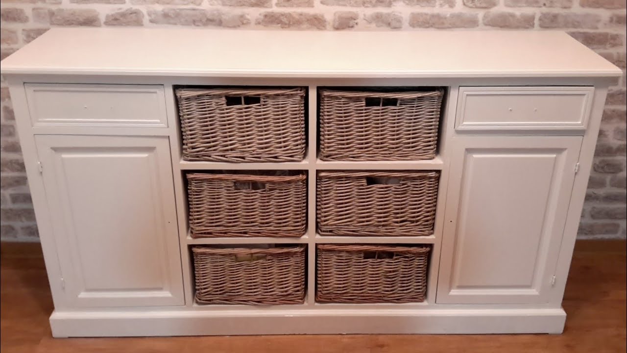 Chest of drawers in white