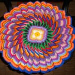 couverture sur le tabouret crochet photo