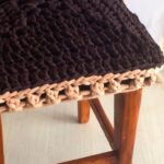 couverture sur le tabouret décor photo au crochet