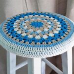 couverture sur le tabouret décor photo au crochet