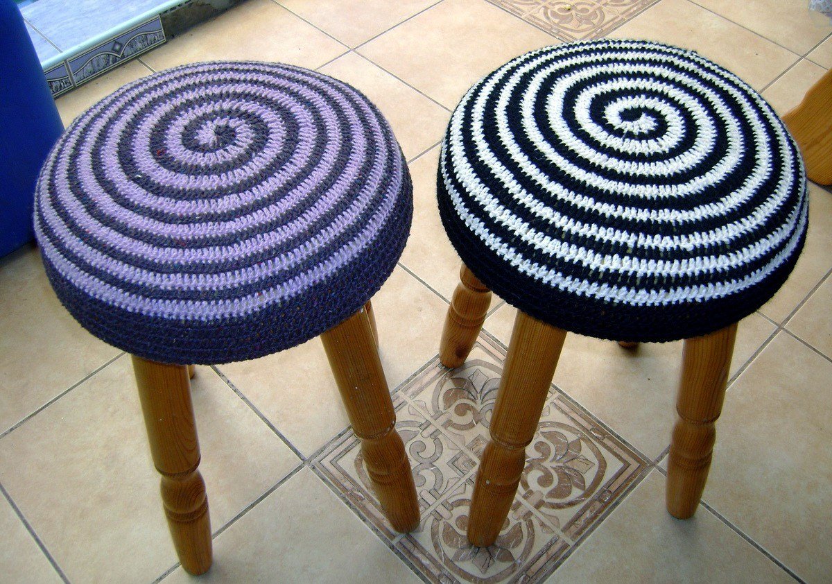 couverture sur le tabouret crochet photo