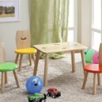 chaise pour enfants pour trois avec une table