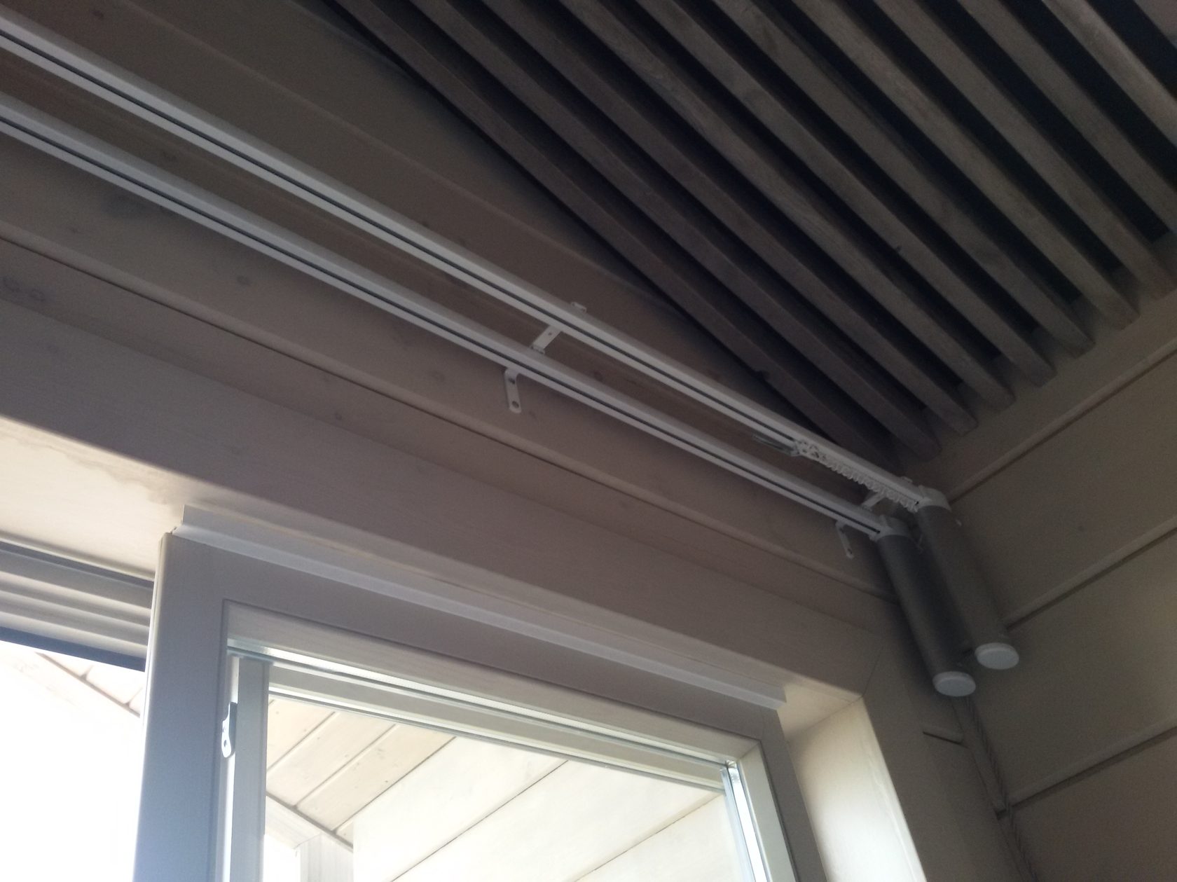 installation of an electric cornice