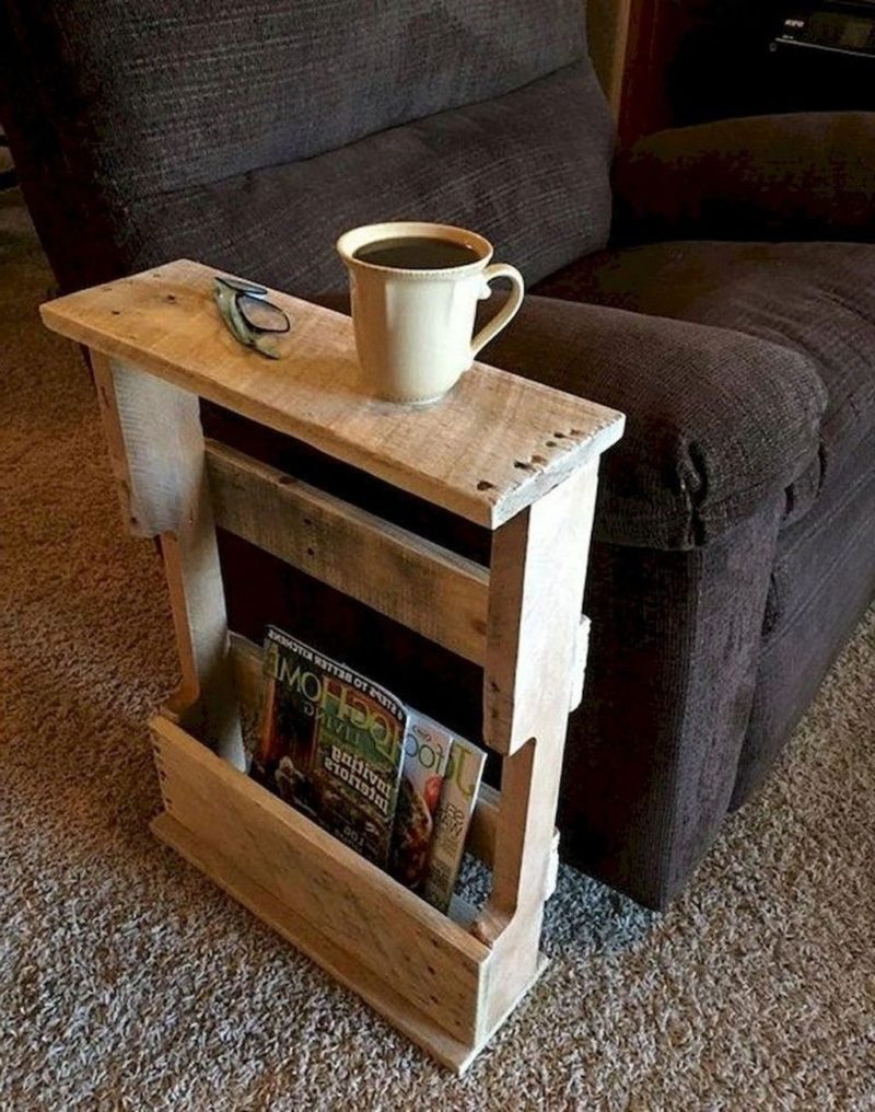 magazine rack from the pallet