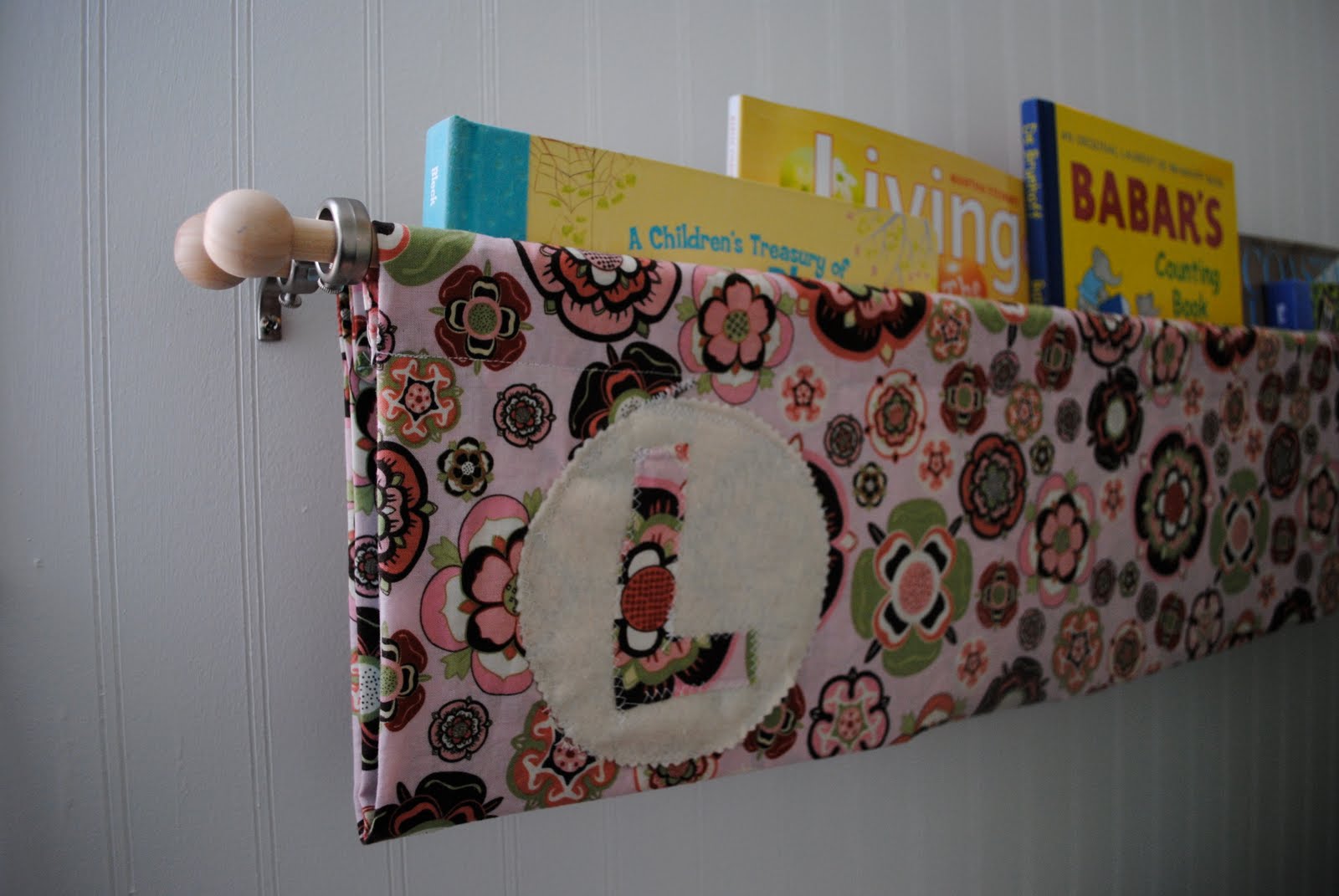 wall magazine rack made of fabric