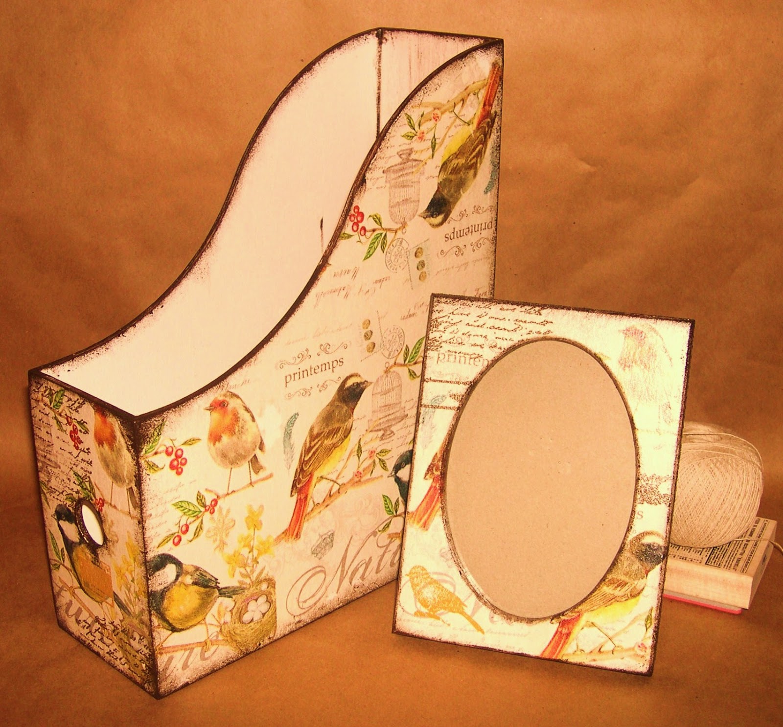 magazine rack made of cardboard