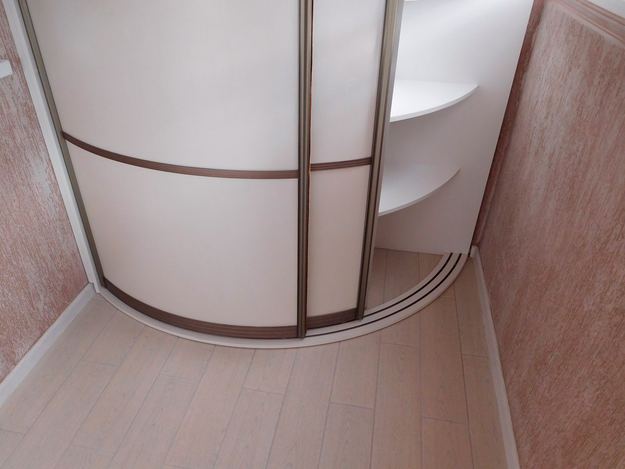 radius cabinet in the bathroom