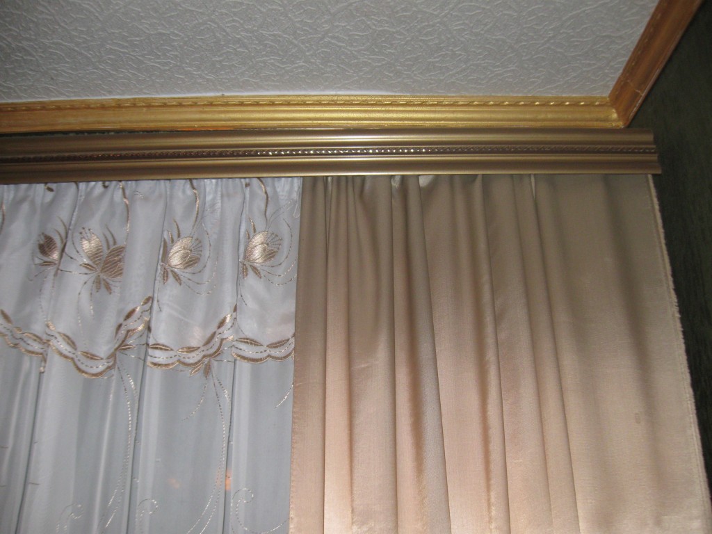 hang the cornice