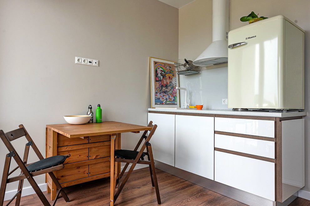 cuisine 6 m² avec réfrigérateur