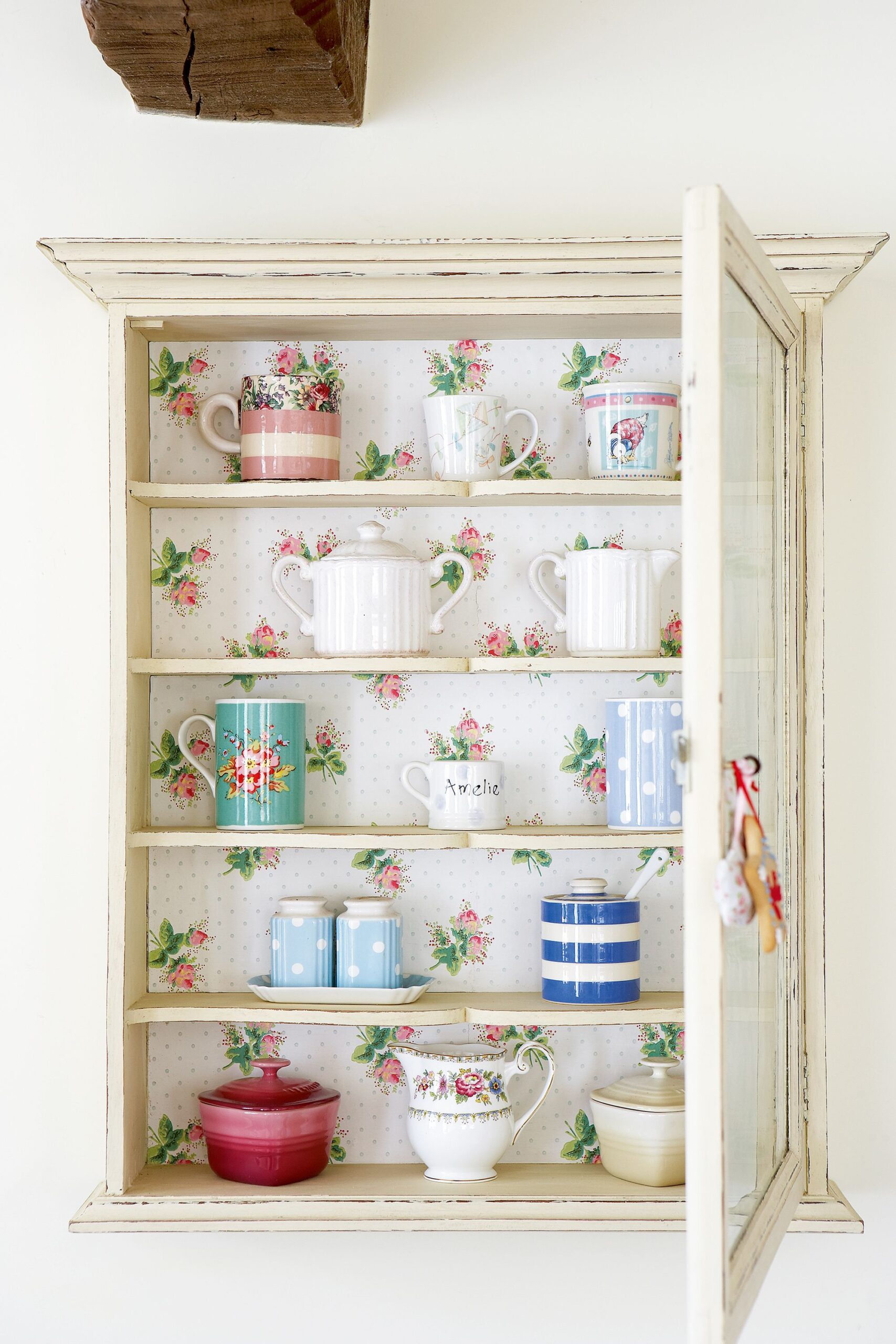 closed shelves provence