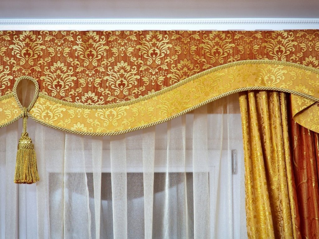 lambrequin for curtains