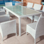 table et chaises en rotin