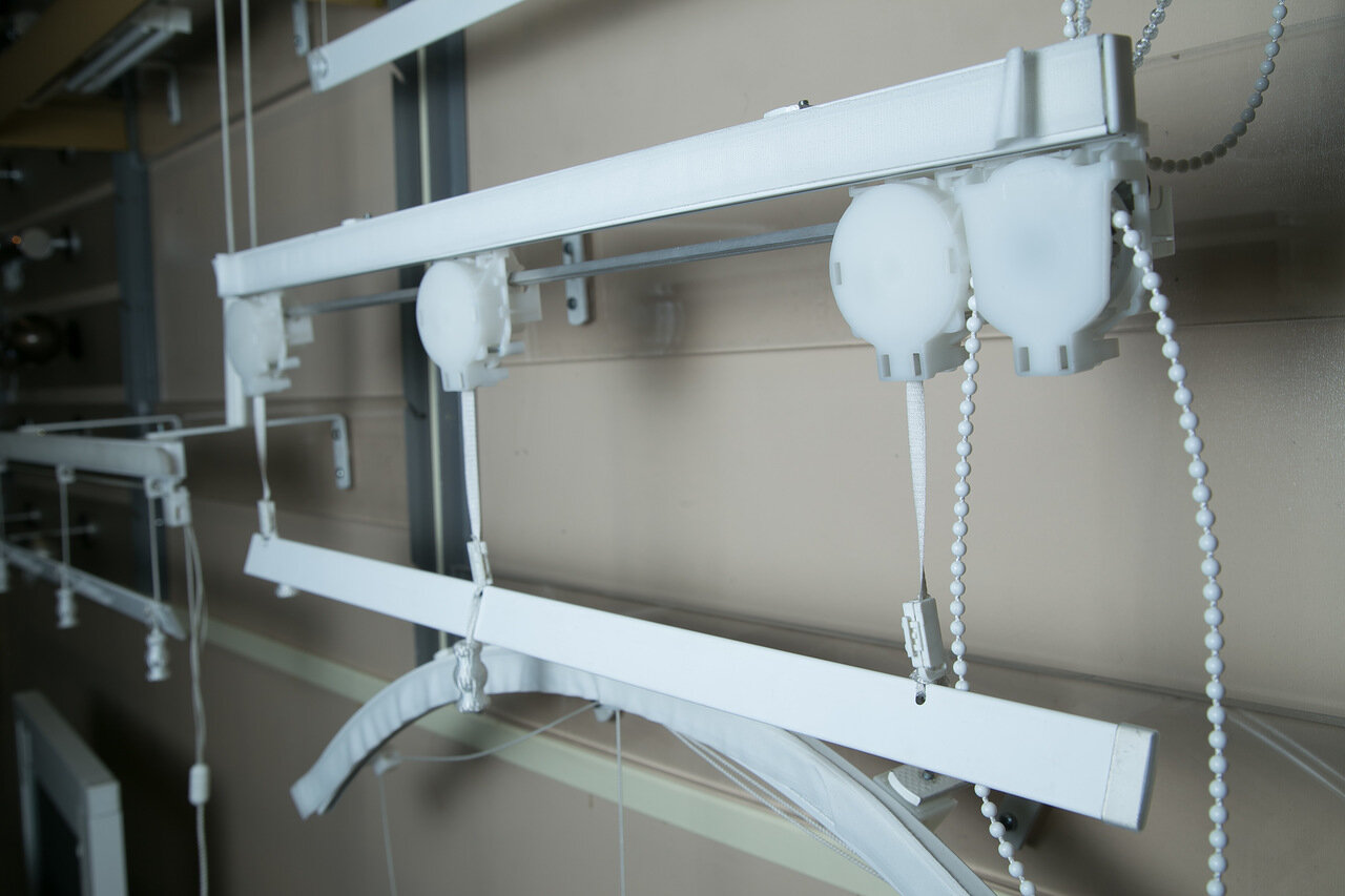 lifting mechanisms for curtains