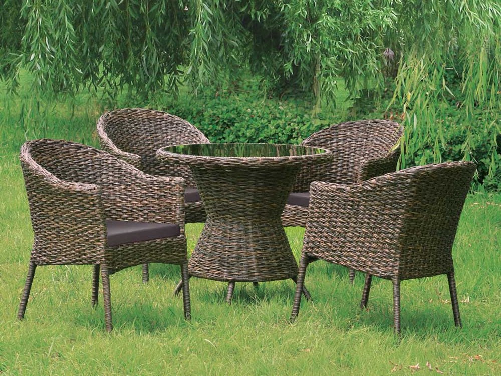 wicker garden furniture