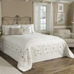 bedspread color white