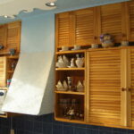 arrange shelves in the kitchen