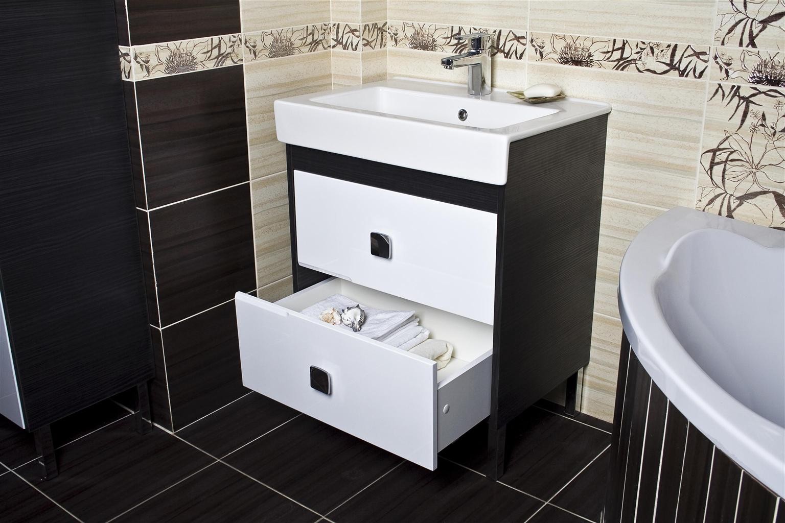 washbasin with vanity in bathroom design