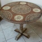 table à motif ajouré