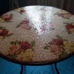 table de découpage avec des fissures